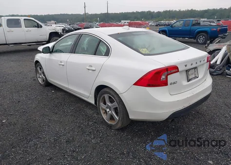 2012 Volvo S60 T5 z USA, uszkodzony, nr VIN YV1622FS8C2146058
